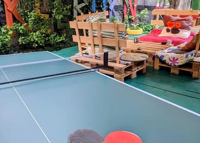 Re-born אכסניה